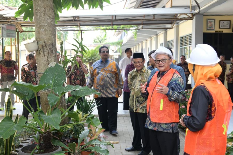 Bukan Sekadar Ruang Kelas, Mendikdasmen Dorong Lingkungan Sekolah Jadi Sarana Belajar