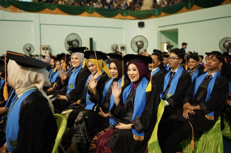 Gelar Wisuda Periode 1 2026, UIR Tegaskan Komitmen Cetak Lulusan Unggul dan Berdaya Saing
