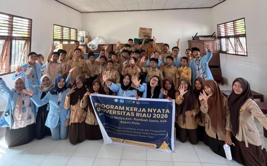 Kukerta UNRI Perkuat Karakter dan Literasi Digital Siswa di Rokan Hulu
