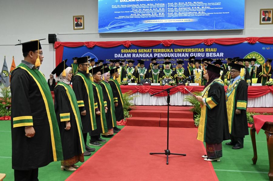 kukuhkan-enam-guru-besar-unri-perkuat-reputasi-akademik-dan-riset
