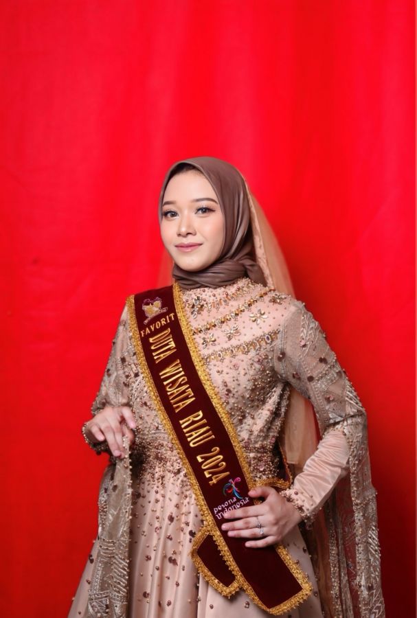 Mahasiswa Hukum UIR Raih Best Speaker pada Kontes Duta Wisata Riau 2024
