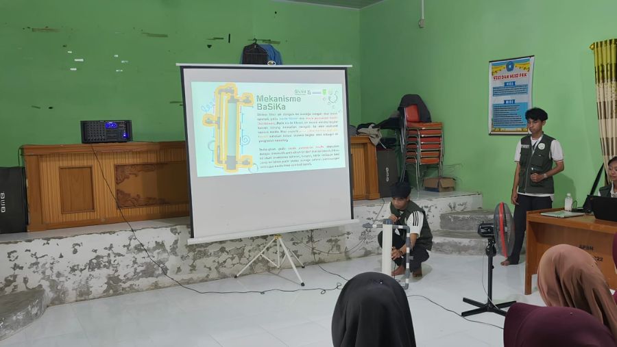 Mahasiswa Kukerta Unri Kenalkan Filter Air BASIKA, Solusi Sederhana Atasi Air Sumur Keruh dan Berbau