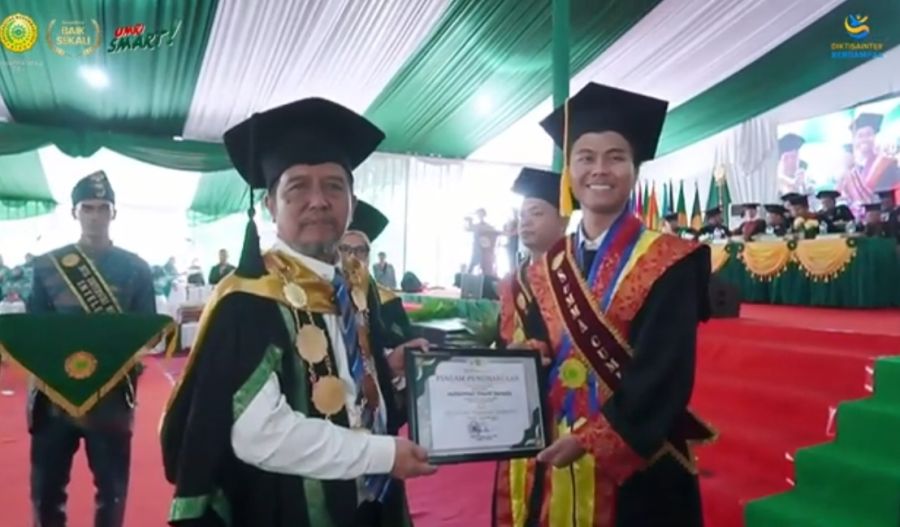 wisuda-ke-30-sepuluh-prodi-di-umri-terakreditasi-unggul