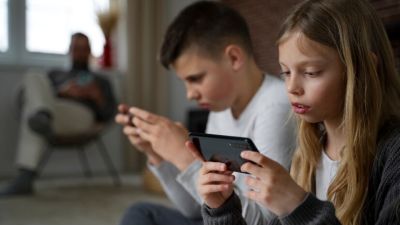 belajar-manajemen-waktu-dari-bermain-free-fire-dan-mobile-legends