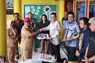 kemendikdasmen-salurkan-perlengkapan-belajar-dan-pendampingan-psikososial-untuk-korban-bencana-erups