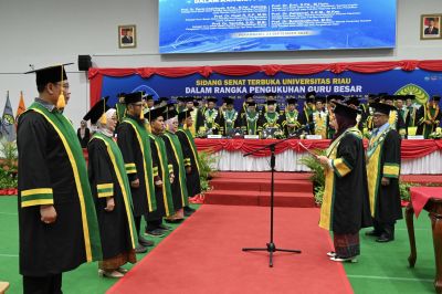kukuhkan-enam-guru-besar-unri-perkuat-reputasi-akademik-dan-riset