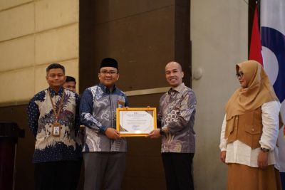 uir-raih-dua-penghargaan-sebagai-pengelolaan-media-sosial-dan-laman-terbaik